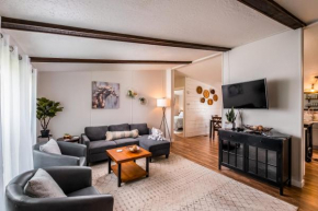 Renovated Bungalow Getaway